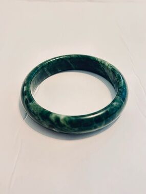 Green Marbled Jade Bangle Bracelet. Size 7-1/4